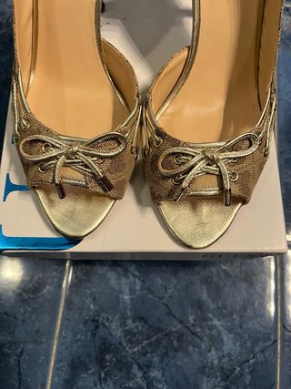 Scarpe con tacco Guess oro