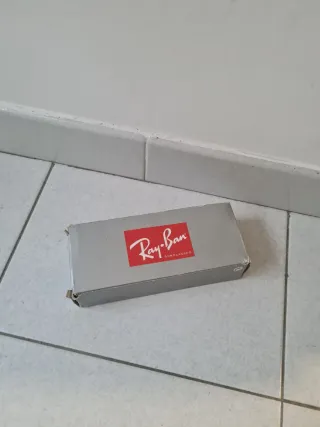 Occhiali da sole Ray-Ban a goccia argento