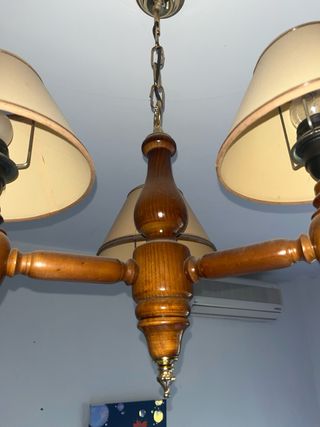 Lámpara colgante de madera y metal