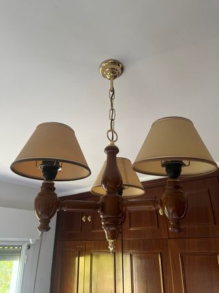 Lámpara colgante de madera y metal