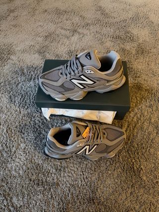New Balance 9060 Talla 42 Gris/Blanco