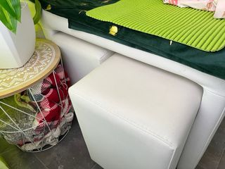 Sofá 4 plazas polipiel blanco roto
