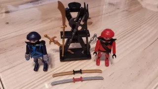 Playmobil Ninjas con armas y soporte