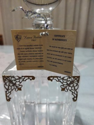 Caraffa in cristallo con decorazioni
