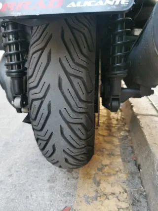 Yamaha XMAX 400 Maxi Scooter Negra/Azul