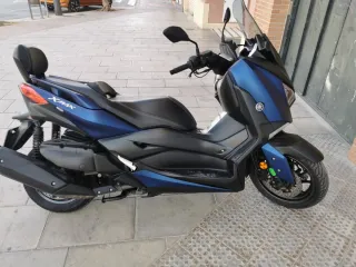 Yamaha XMAX 400 Maxi Scooter Negra/Azul