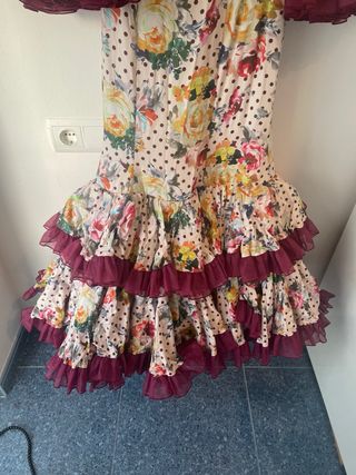 Vestido de flamenca floral volantes