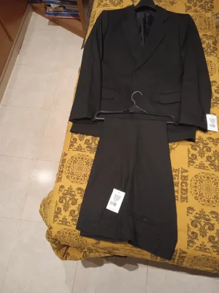 Traje de caballero negro a estrenar. T 52/50
