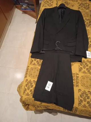 Traje de caballero negro a estrenar. T 52/50