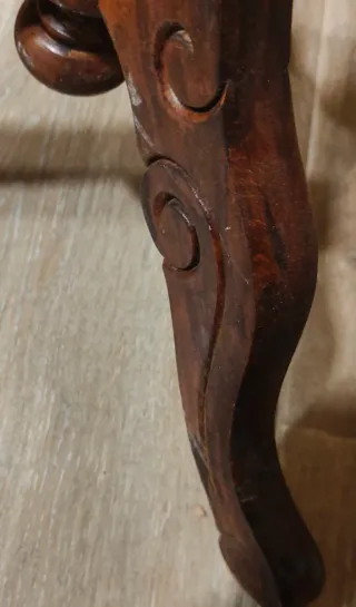 Pata de mesa auxiliar de madera