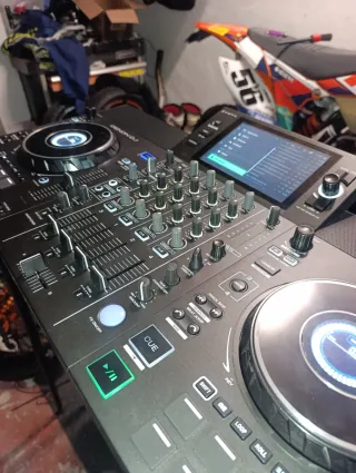 Denon DJ SC Live 4 Controladora +