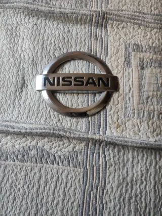 Logo Nissan