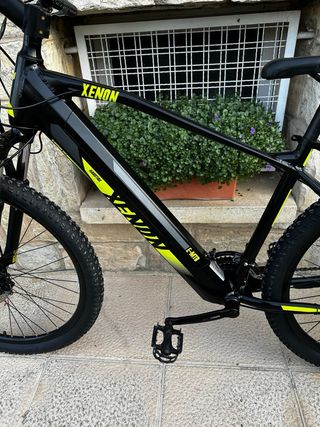 Bicicleta Eléctrica Xenon Negra y Amarilla