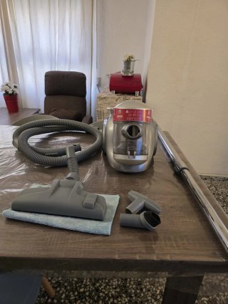 Aspiradora Ufesa Activa sin bolsa