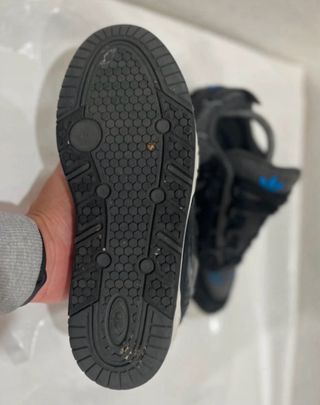 Zapatillas Adidas Negras y Grises