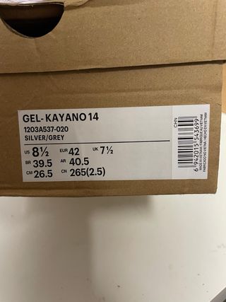 Zapatillas Asics plateadas y verdes