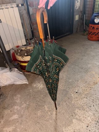 Paraguas con paraguero floral