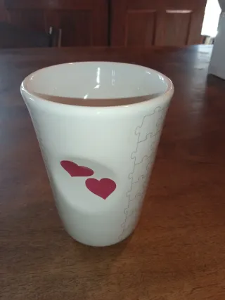 Tazza mug bianca con cuori rossi