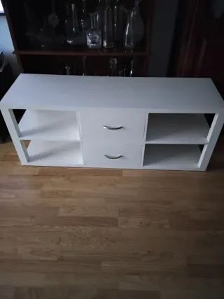 Mueble TV blanco de madera maciza
