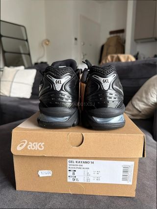 ASICS K14 Y2K Talla 42 Negro