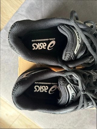 ASICS K14 Y2K Talla 42 Negro