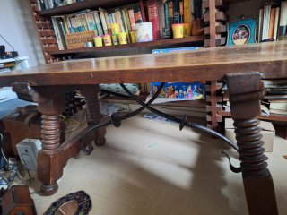 Mesa y banco rinconero de madera