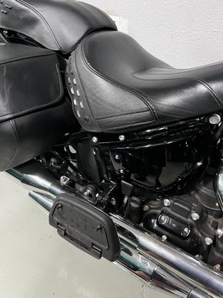 Harley Davidson Softail Heritage Negra