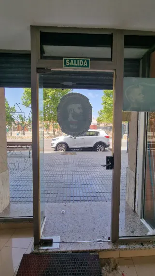 Se alquila local comercial esquinero de 54 m²