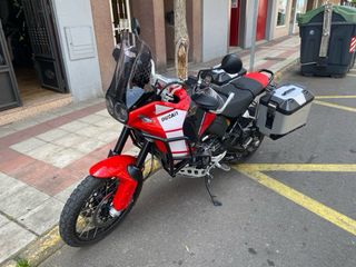 Ducati Desert X Adventure Roja/Plata
