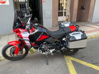 Ducati Desert X Adventure Roja/Plata