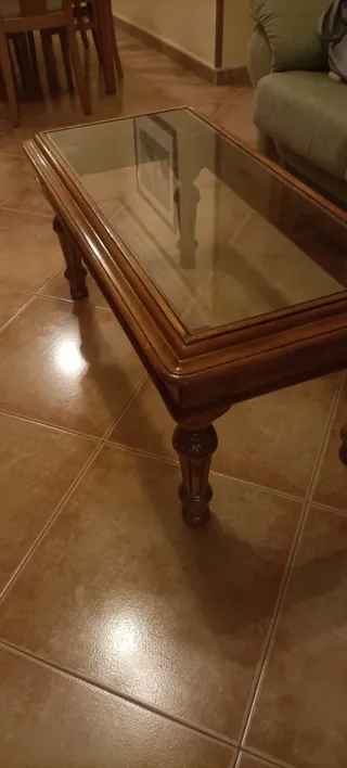 Mesa baja antigua de madera