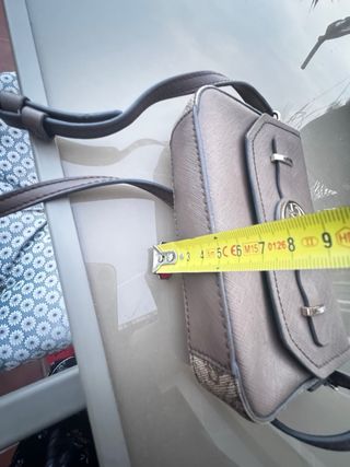 Bolso Bandolera Guess Marrón y Dorado