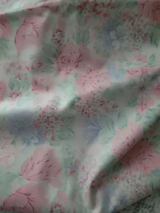 Cortina floral tela rosa y lila