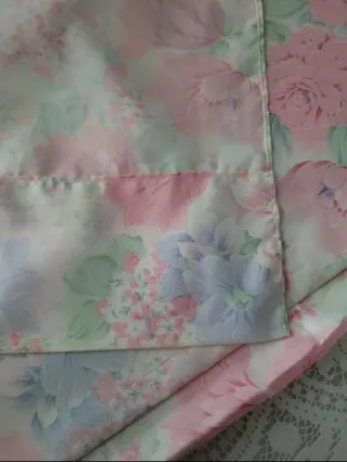 Cortina floral tela rosa y lila