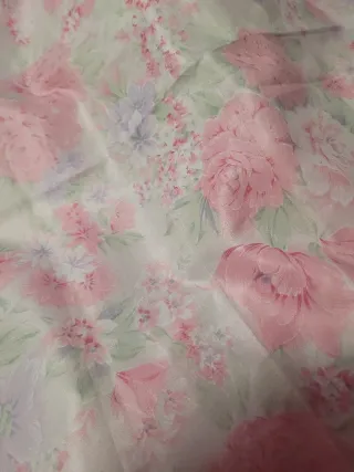 Cortina floral tela rosa y lila