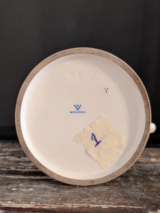 Figura Goebel W. Germany niño con conejos Hummel