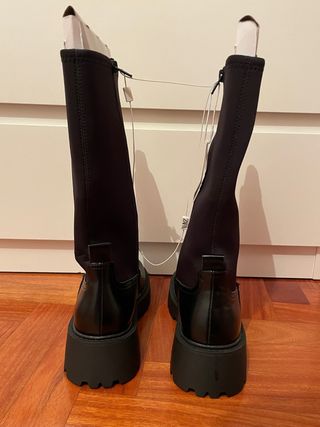 Bota alta calcetín negra