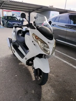 Maxi Scooter Blanca Automática