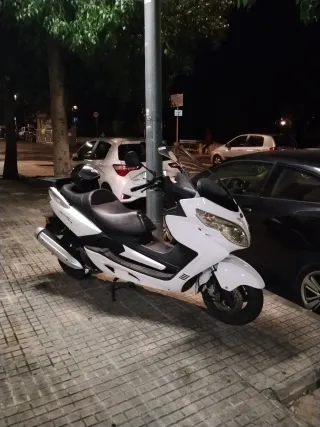 Maxi Scooter Blanca Automática