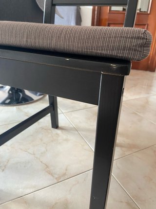 Mesa y 4 sillas comedor