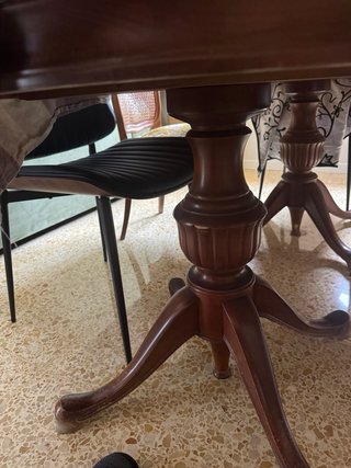 Mesa comedor con 4 sillas madera y ratán
