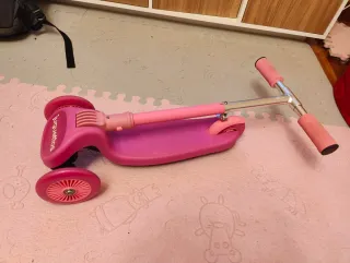 Patinete 3 ruedas rosa poco uso