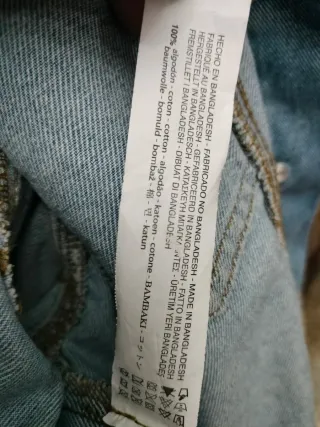 Chaqueta vaquera Stradivarius con volantes