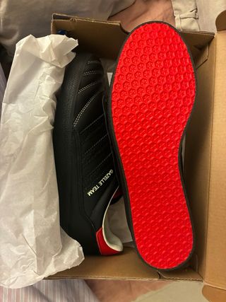 Adidas Gazelle Team Negras y Rojas