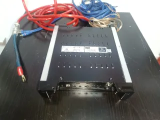 Amplificador Ground Zero + Cables