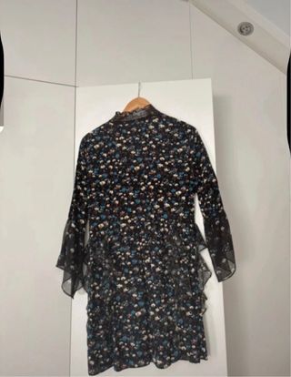 Vestido Zara floral manga acampanada