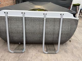Piscina desmontable gris y negra