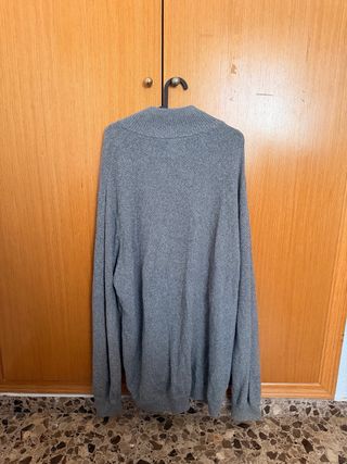 Jersey gris con cremallera