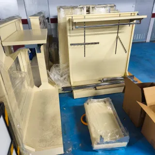 Estanterías muebles perchas para comercios  tienda