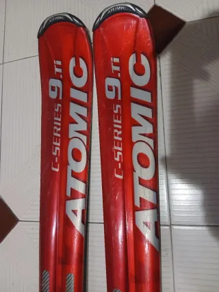 Esquís Atomic C-Series 9.T con bastones y funda